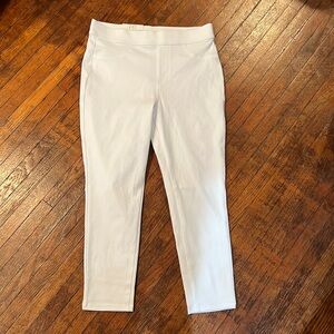 *3/$20 sale* Time and Tru fitted stretch capris white m(8-10) NWT